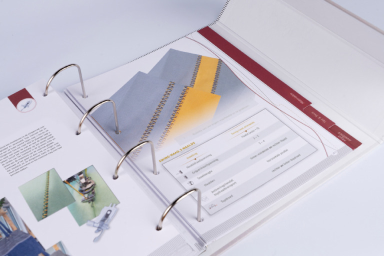 baby lock Compendium Primo,Voor alle bezitters van de eerste editie van baby lock overlock-/coversteekcompendium hebben we goed nieuws. Speciaal voor de Baby Lock Primo is er een nieuwe uitbreiding ontwikkeld die u kunt toevoegen aan het reeds bestaande compendium. Dankzij het identieke ontwerp sluit deze naadloos aan bij de twee andere delen overlock- en coversteek in het compendium. Zo maakt u uw handboek compleet zonder een nieuw compendium te hoeven aanschaffen.